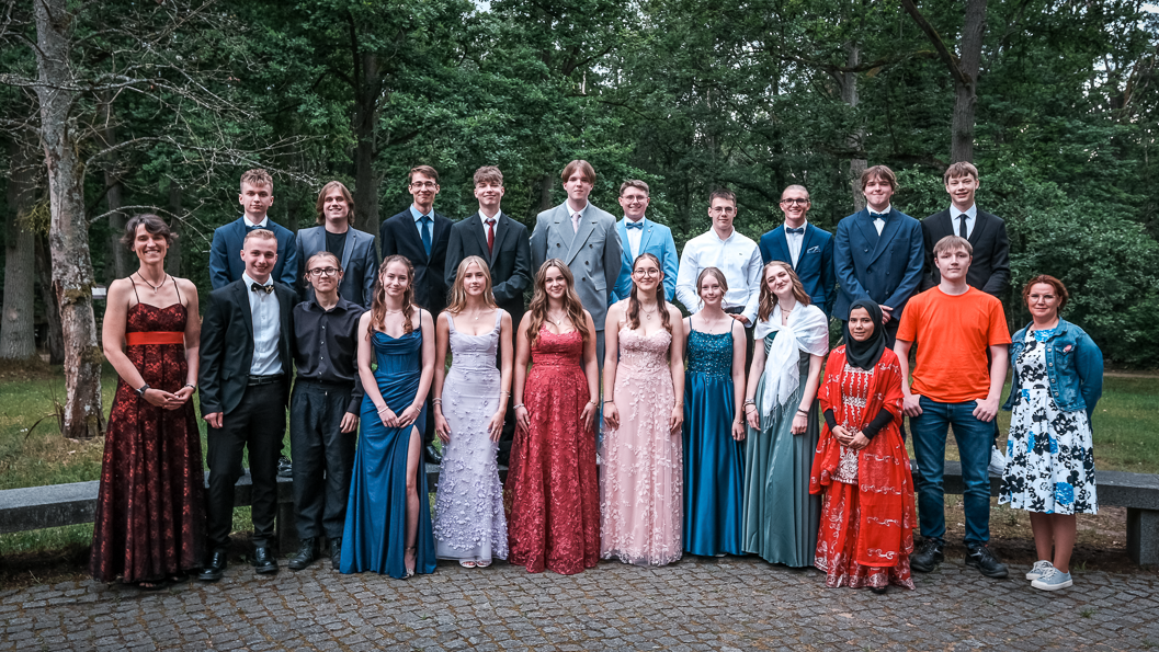 Stilvoll und bewegend: feierliche Abiturzeugnisausgabe und Abiball 2025